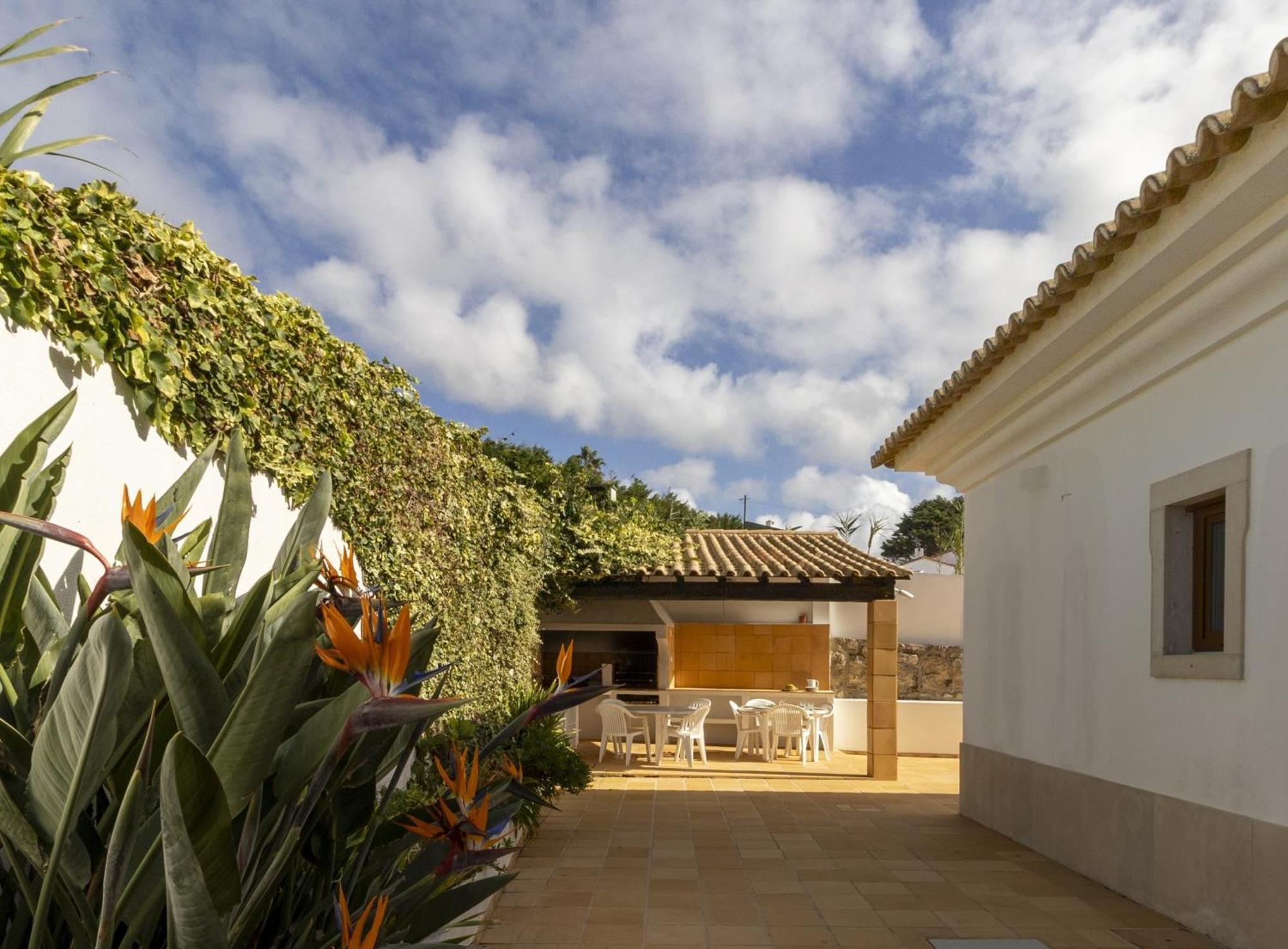 Colares Beach House, Pool Child Friendly 외부 사진